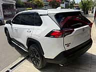 Toyota RAV4 XLE 2020 - miniatura 3