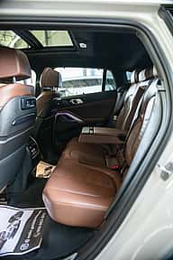 BMW X6 xDrive40i 2022 - miniatura 8
