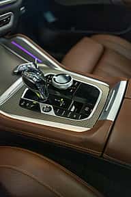 BMW X6 xDrive40i 2022 - miniatura 9
