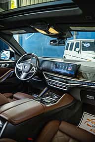BMW X6 xDrive40i 2025 - miniatura 10
