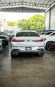 BMW X6 xDrive40i 2025 - miniatura 5