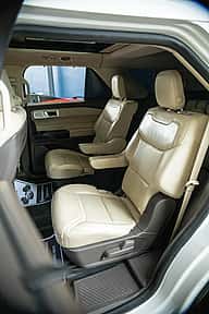 Ford Explorer Platinum 2020 - miniatura 8