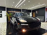 Porsche Cayenne S 2018 - miniatura 2