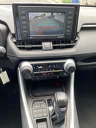 Toyota RAV4 LE 2021 - miniatura 10