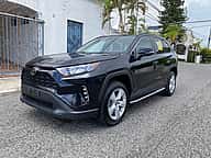Toyota RAV4 LE 2021 - miniatura 1