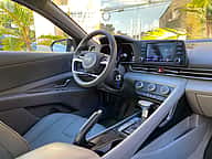 Hyundai Elantra SE 2021 - miniatura 7