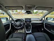 Toyota RAV4 LE 2021 - miniatura 8