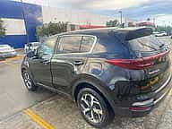 Toyota RAV4 LE 2019 - miniatura 4