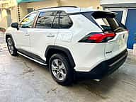 Toyota RAV4 LE 2021 - miniatura 9