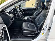 Toyota RAV4 LE 2021 - miniatura 5