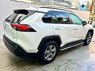 Toyota RAV4 LE 2021 - miniatura 10