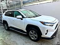 Toyota RAV4 LE 2021 - miniatura 3