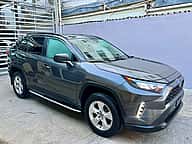 Toyota RAV4 LE 2021 - miniatura 3