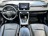 Toyota RAV4 LE 2021 - miniatura 4
