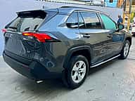 Toyota RAV4 LE 2021 - miniatura 8