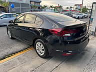 Hyundai Elantra SE 2020 - miniatura 6