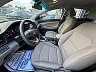 Hyundai Elantra SE 2020 - miniatura 7