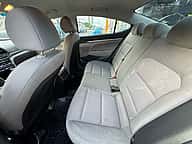 Hyundai Elantra SE 2020 - miniatura 9