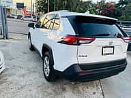 Toyota RAV4 XLE 2020 - miniatura 3