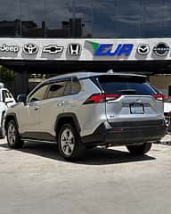 Toyota RAV4 XLE 2024 - miniatura 4