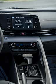 Hyundai Elantra SE 2021 - miniatura 2