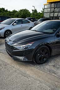 Hyundai Elantra SE 2021 - miniatura 3