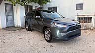 Toyota RAV4 LE 2020 - miniatura 3