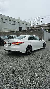 Toyota Camry LE 2020 - miniatura 4