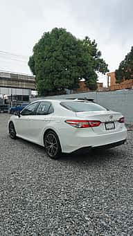 Toyota Camry LE 2020 - miniatura 6