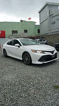 Toyota Camry LE 2020 - miniatura 3