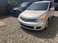 Nissan Versa 2011 - miniatura 1