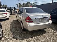 Nissan Versa 2011 - miniatura 3