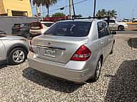 Nissan Versa 2011 - miniatura 4