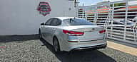 Kia Optima LX 2020 - miniatura 4