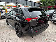 Toyota RAV4 LE 2021 - miniatura 9