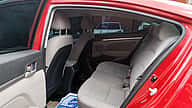 Hyundai Elantra SE 2020 - miniatura 9
