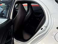 Toyota Yaris Hatchback 2021 - miniatura 8