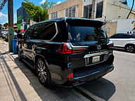 Lexus LX 570 Sport 2018 - miniatura 3