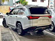 Lexus LX 600 Premium 2023 - miniatura 3
