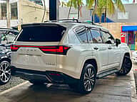 Lexus LX 600 Premium 2023 - miniatura 4