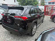 Toyota RAV4 LE 2020 - miniatura 6