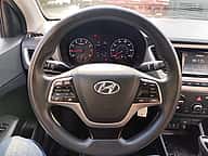 Hyundai Accent SE 2019 - miniatura 6