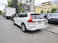 Volvo XC60 B5 Momentum 2022 - miniatura 3