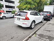 Volvo XC60 B5 Momentum 2022 - miniatura 4
