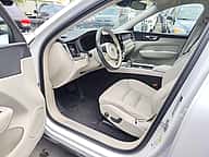 Volvo XC60 B5 Momentum 2022 - miniatura 8