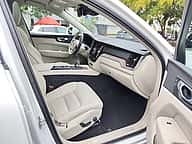 Volvo XC60 B5 Momentum 2022 - miniatura 9