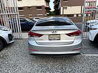 Hyundai Elantra ES 2018 - miniatura 4