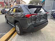 Toyota RAV4 LE 2021 - miniatura 8