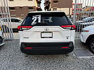 Toyota RAV4 XLE 2021 - miniatura 4