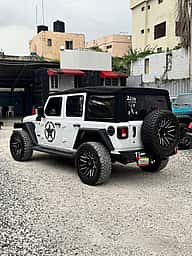 Jeep Wrangler Sahara Unlimited 2019 - miniatura 3